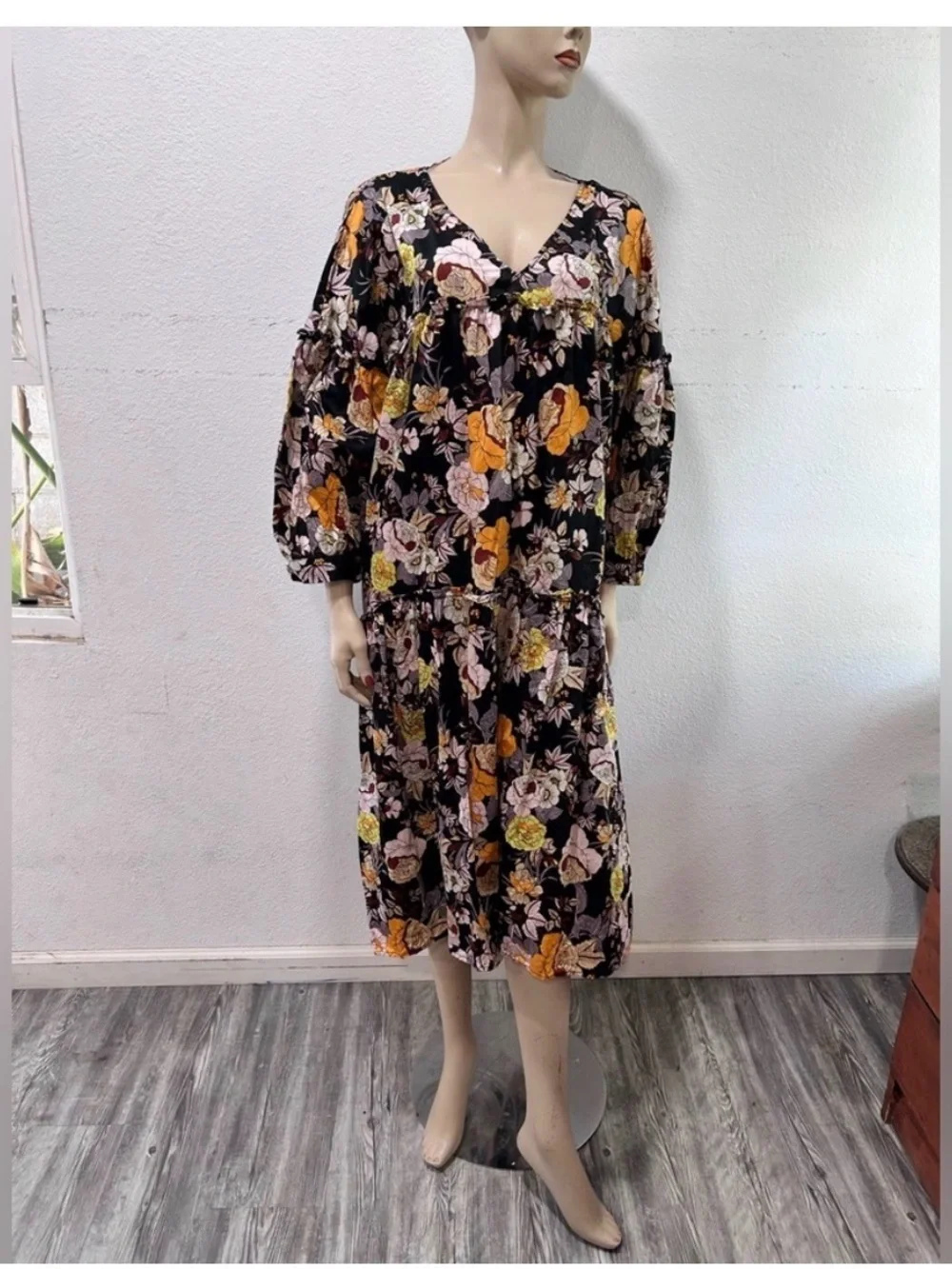 Who what wear Plus-Size Floral V-Neck High-Low Dress in Black
